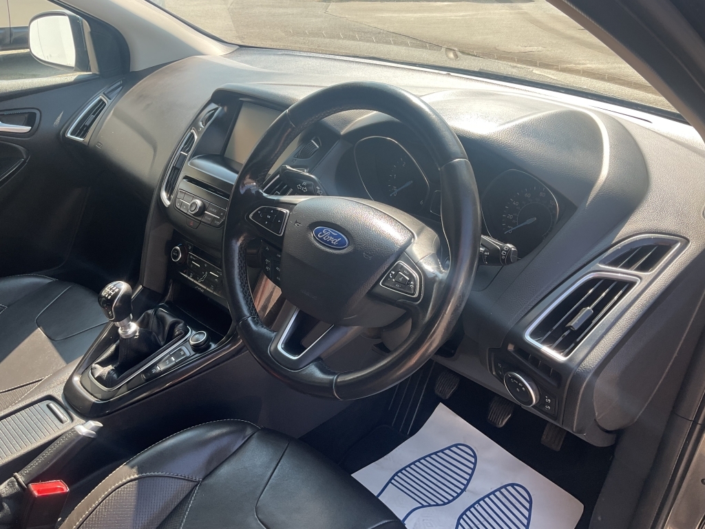 Ford Focus Focus Zetec Silver #8
