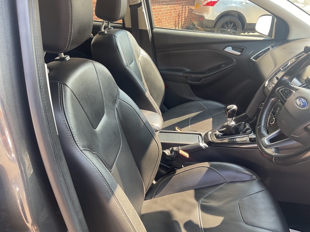Ford Focus Focus Zetec Silver #19