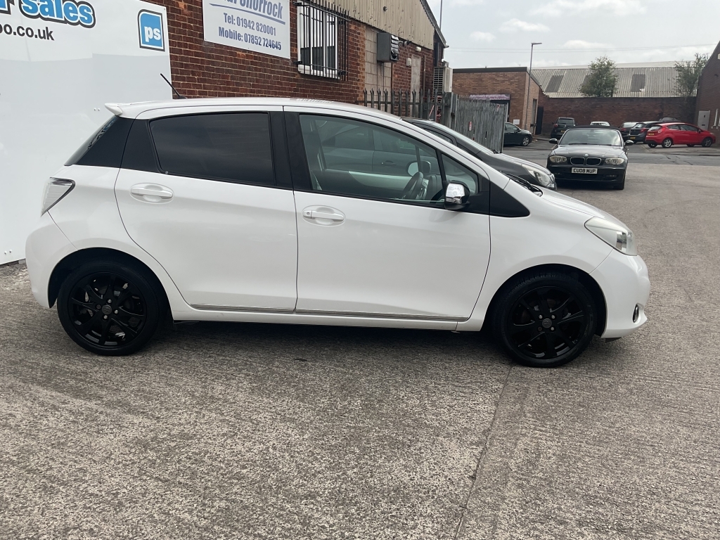 Toyota Yaris Hatchback 1.3 Vvt-i Trend White #6