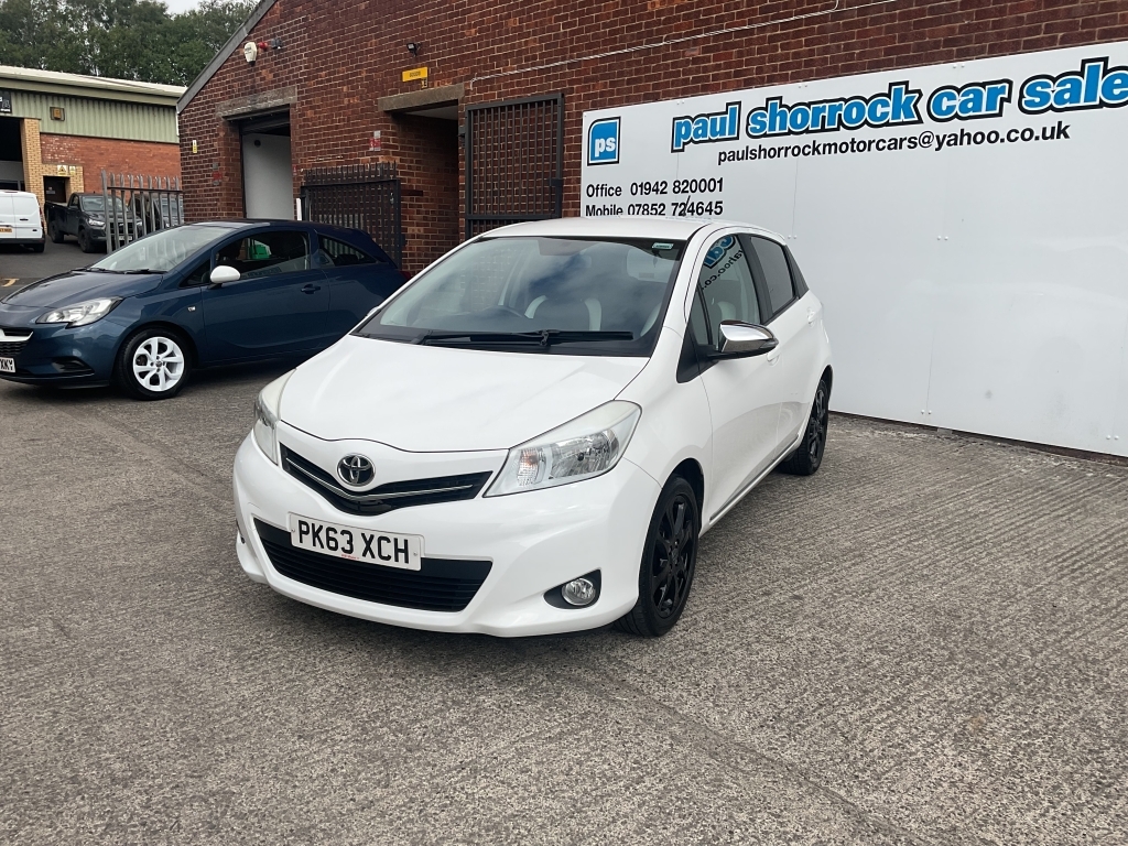 Toyota Yaris Hatchback 1.3 Vvt-i Trend White #3