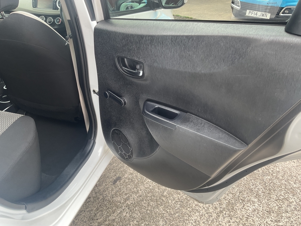 Toyota Yaris Hatchback White #21