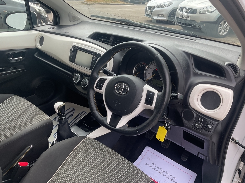 Toyota Yaris Hatchback White #9