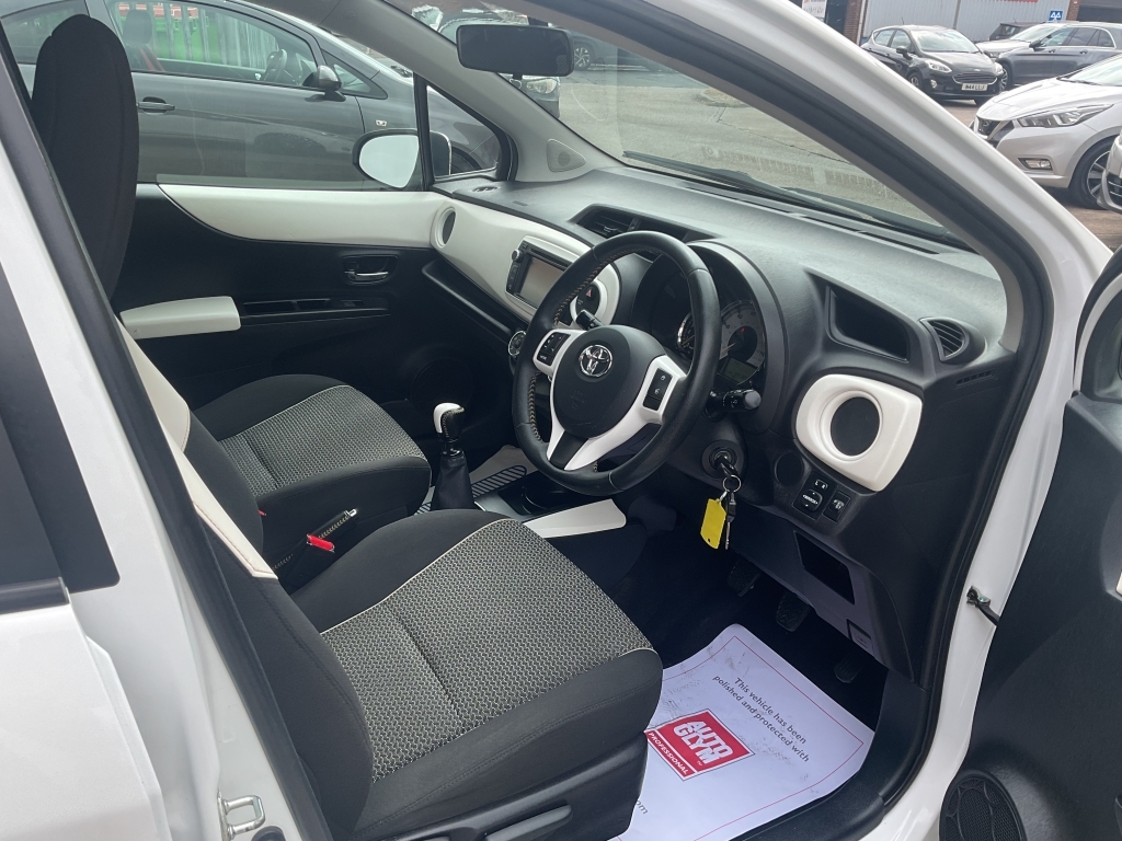 Toyota Yaris Hatchback White #8