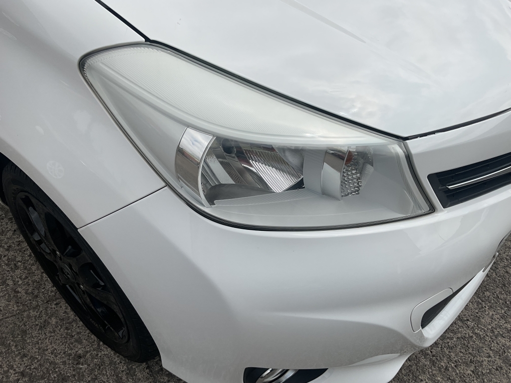 Toyota Yaris Hatchback White #31