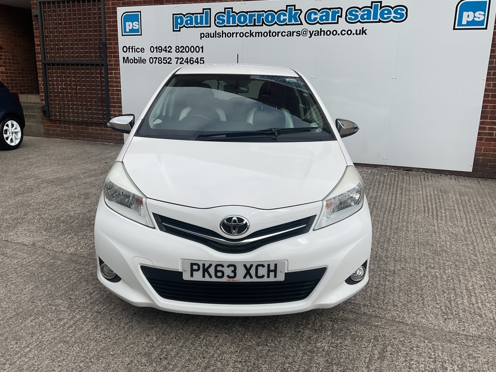 Toyota Yaris Hatchback 1.3 Vvt-i Trend White #2