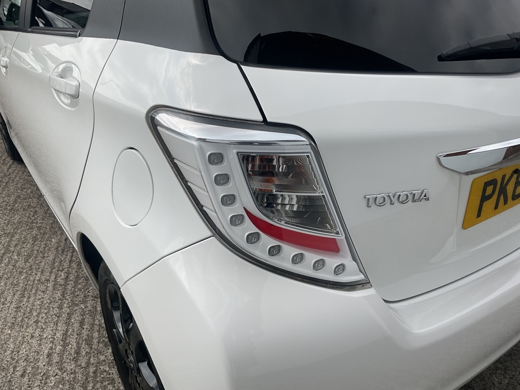 Toyota Yaris Hatchback White #29
