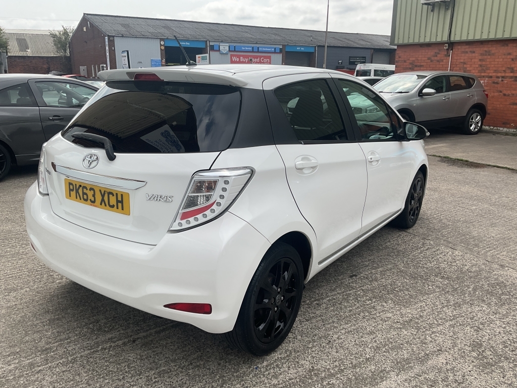 Toyota Yaris Hatchback 1.3 Vvt-i Trend White #5