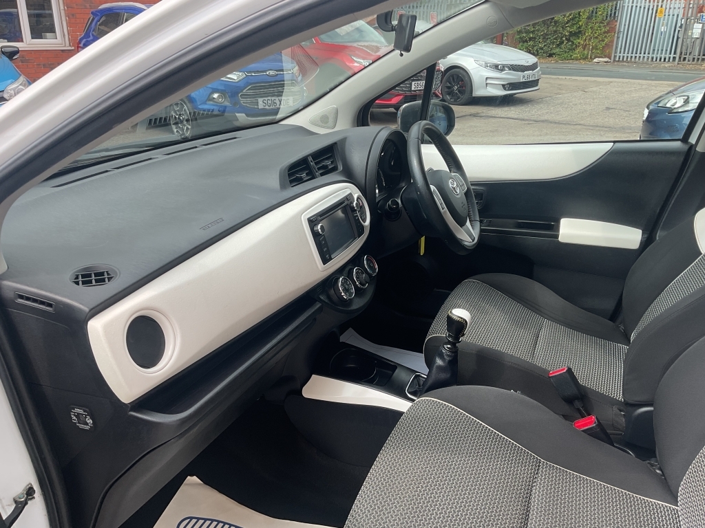 Toyota Yaris Hatchback White #25