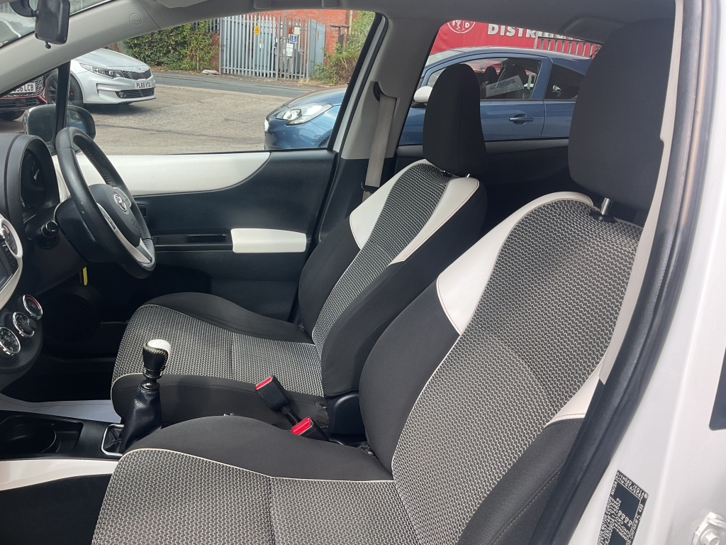 Toyota Yaris Hatchback White #26
