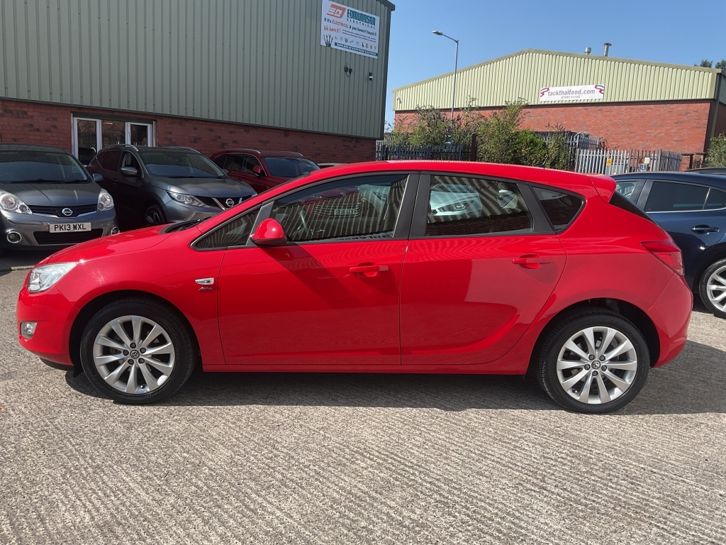 Vauxhall Astra Hatchback 1.4 Active Red #4