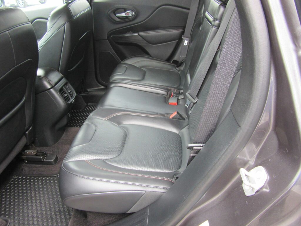 Jeep Cherokee Limited White #10
