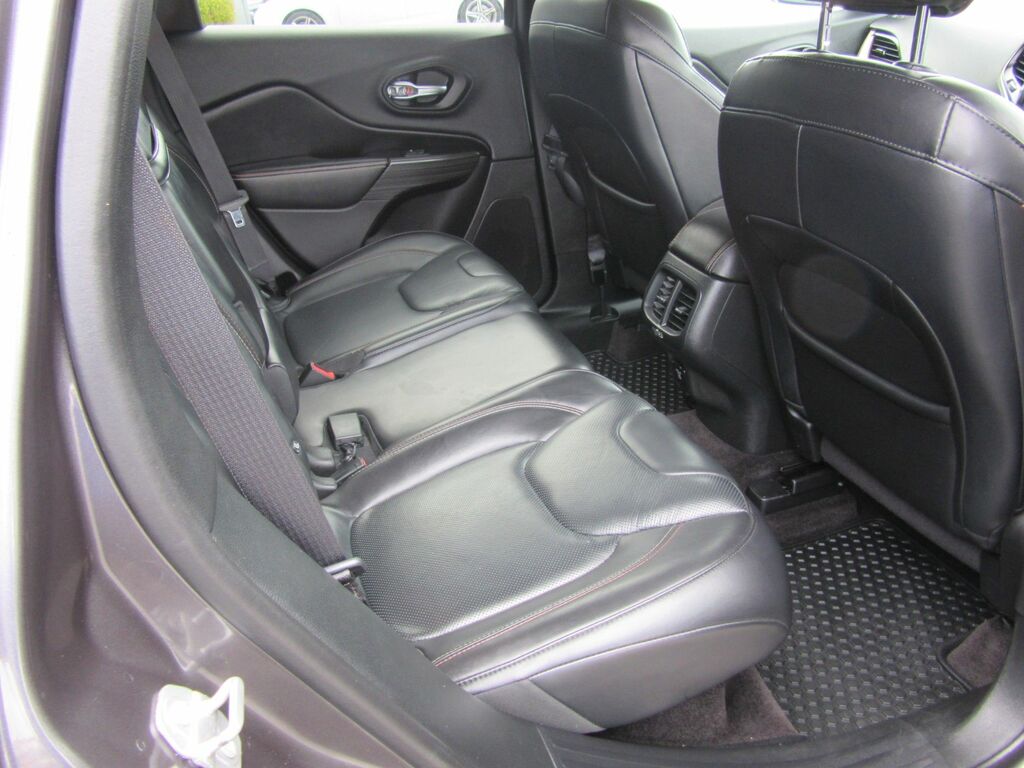 Jeep Cherokee Limited White #9