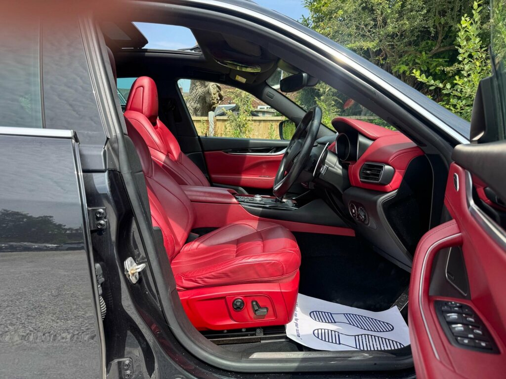 Maserati Levante V6d Auto White #14
