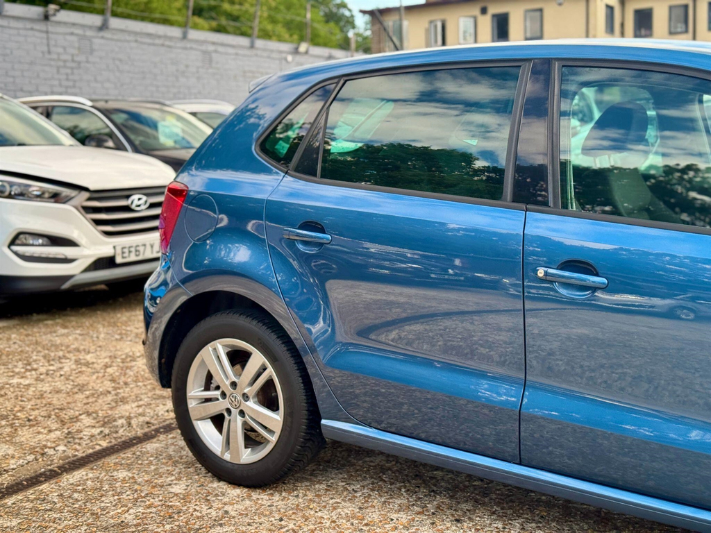 Volkswagen Polo Hatchback VA17AOV Blue #4