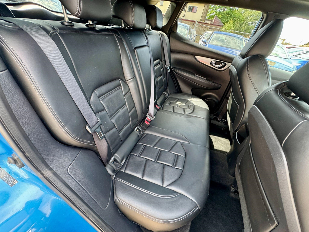 Nissan Qashqai 1.2 Dig-t Tekna Glass Roof Pack Blue #43