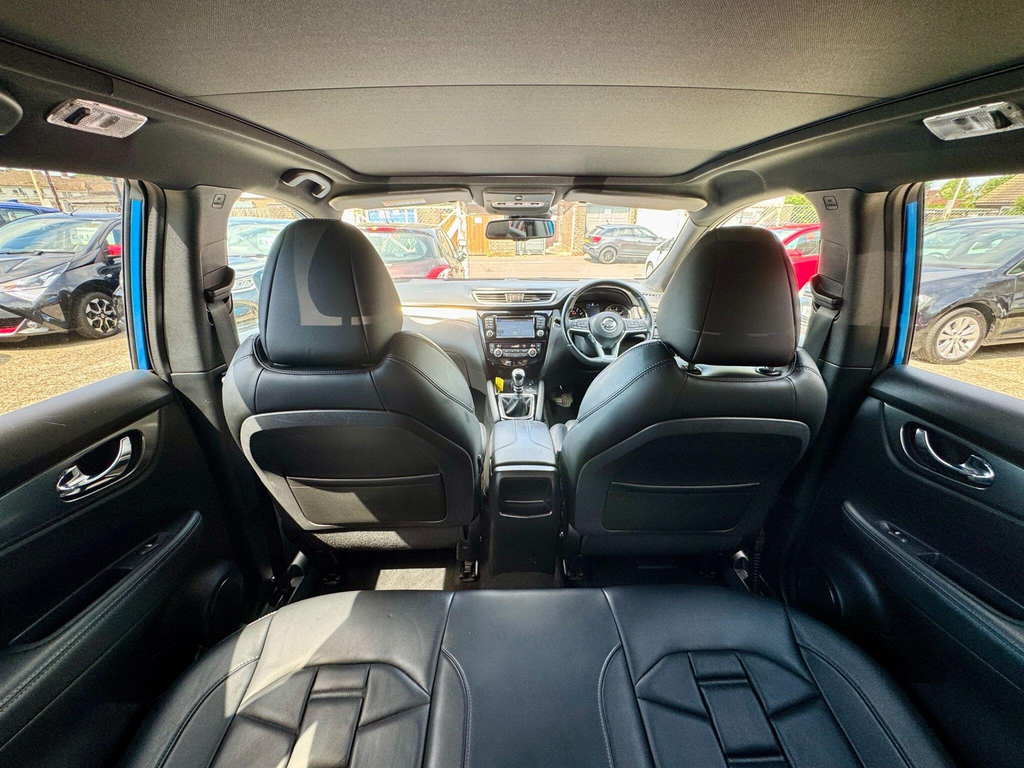 Nissan Qashqai 1.2 Dig-t Tekna Glass Roof Pack Blue #35