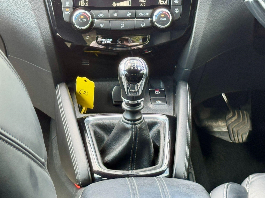 Nissan Qashqai 1.2 Dig-t Tekna Glass Roof Pack Blue #38