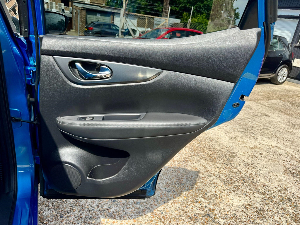 Nissan Qashqai 1.2 Dig-t Tekna Glass Roof Pack Blue #40