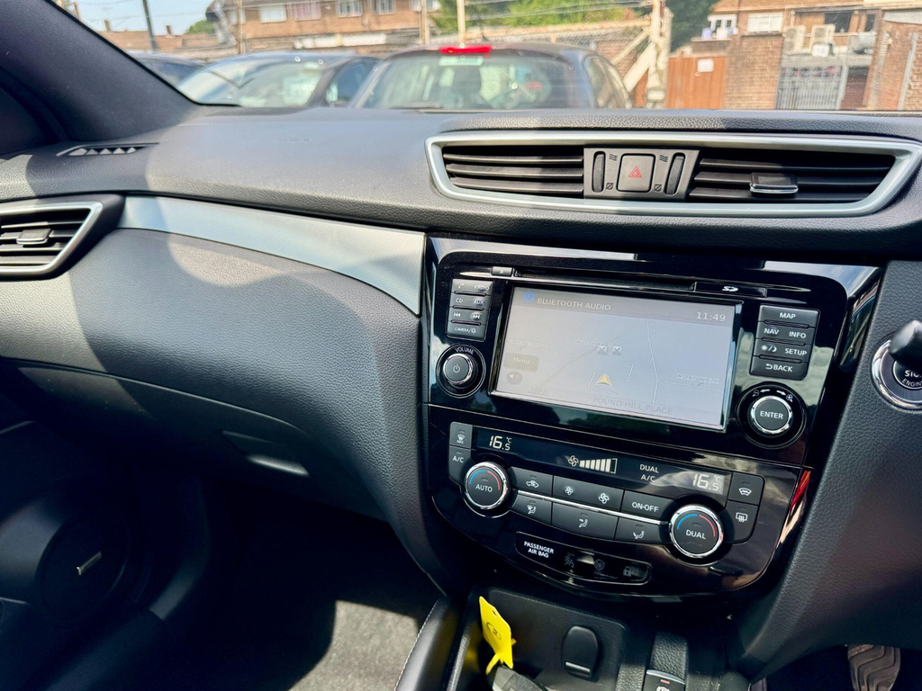 Nissan Qashqai 1.2 Dig-t Tekna Glass Roof Pack Blue #68
