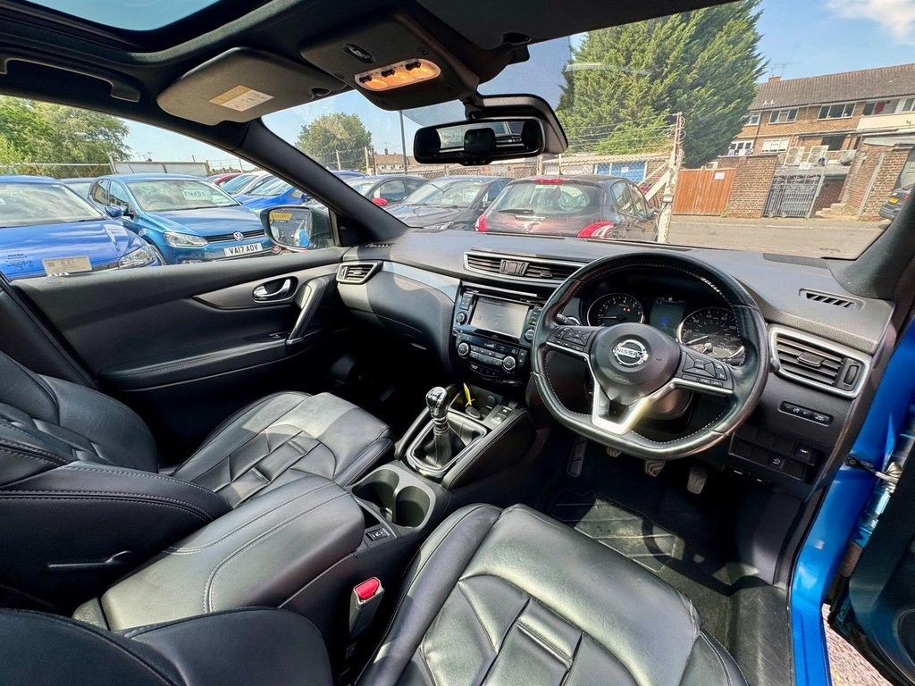 Nissan Qashqai 1.2 Dig-t Tekna Glass Roof Pack Blue #54