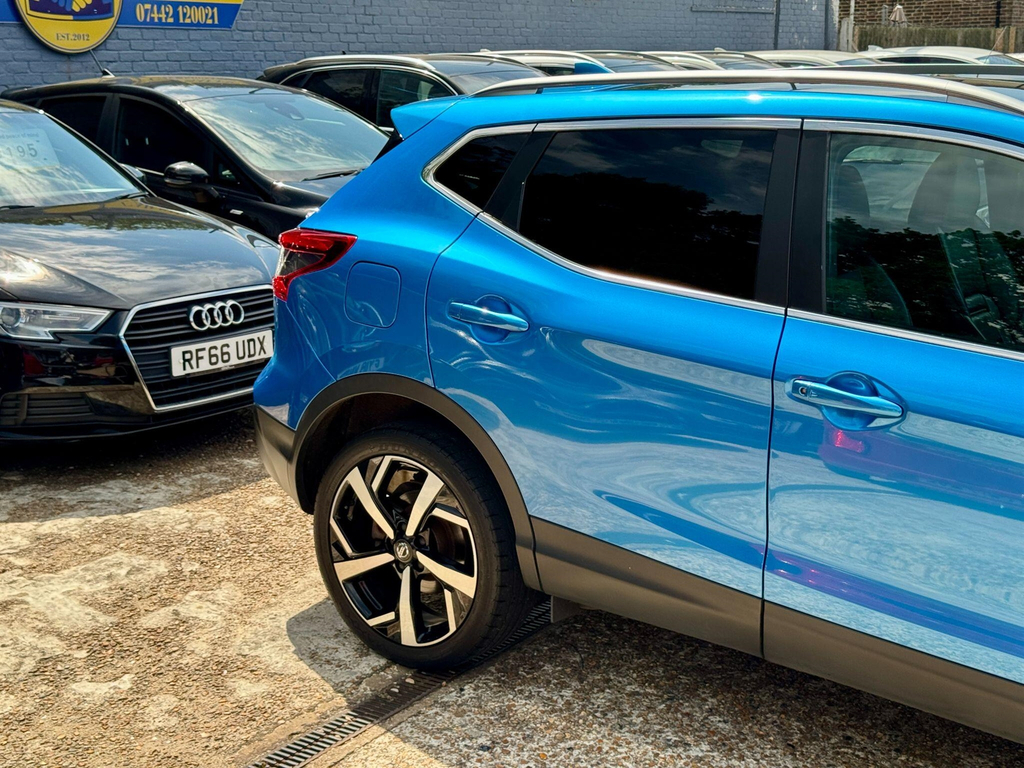 Nissan Qashqai 1.2 Dig-t Tekna Glass Roof Pack Blue #29