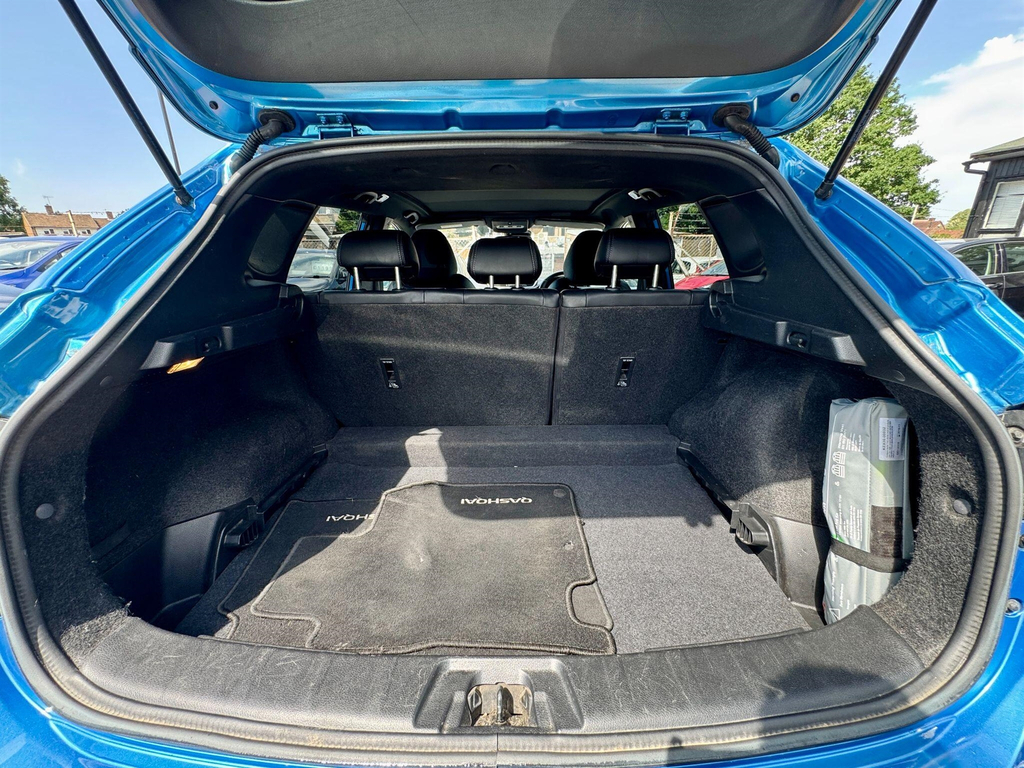 Nissan Qashqai 1.2 Dig-t Tekna Glass Roof Pack Blue #32