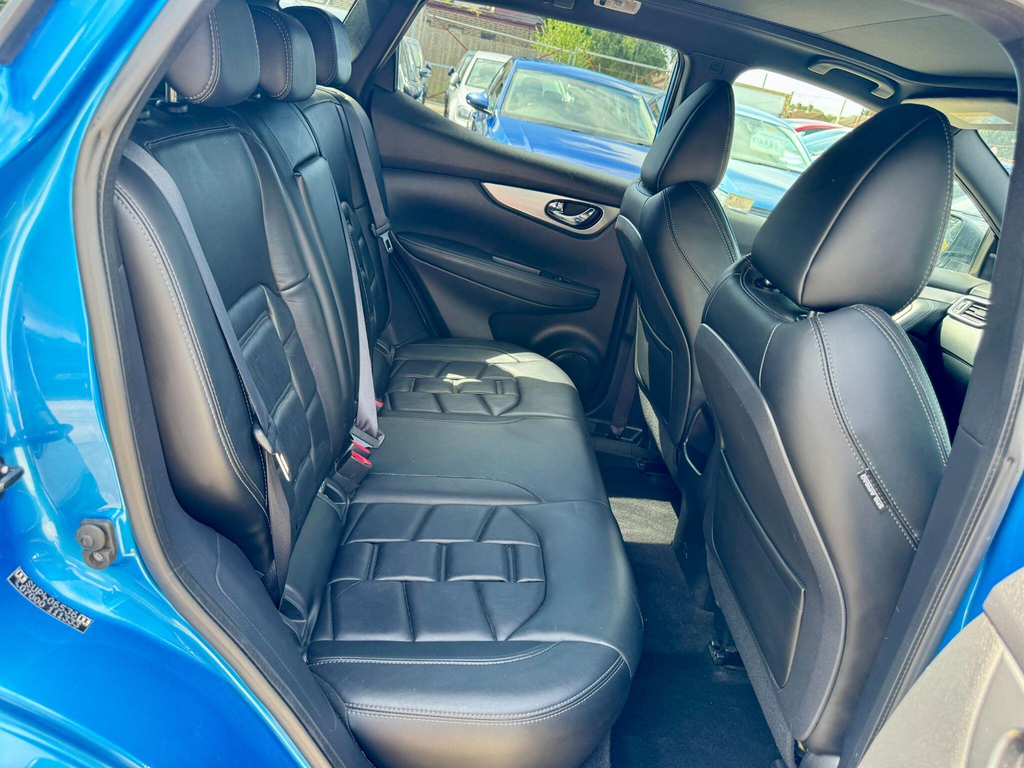 Nissan Qashqai 1.2 Dig-t Tekna Glass Roof Pack Blue #41