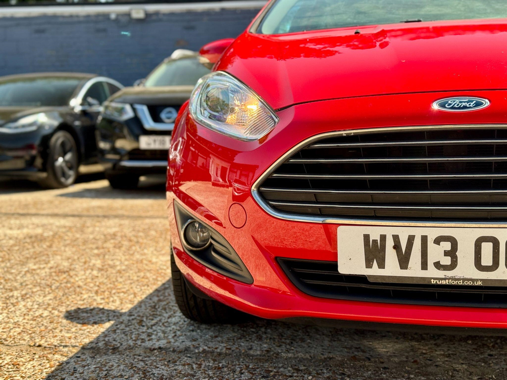 Ford Fiesta Hatchback WV13OOE Red #2