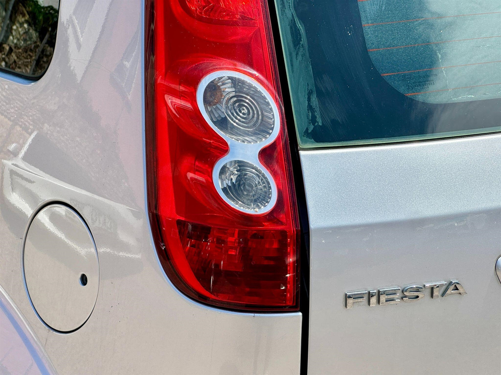 Ford Fiesta Ghia Silver #36