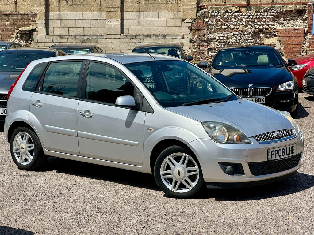 Ford Fiesta Ghia Silver #1