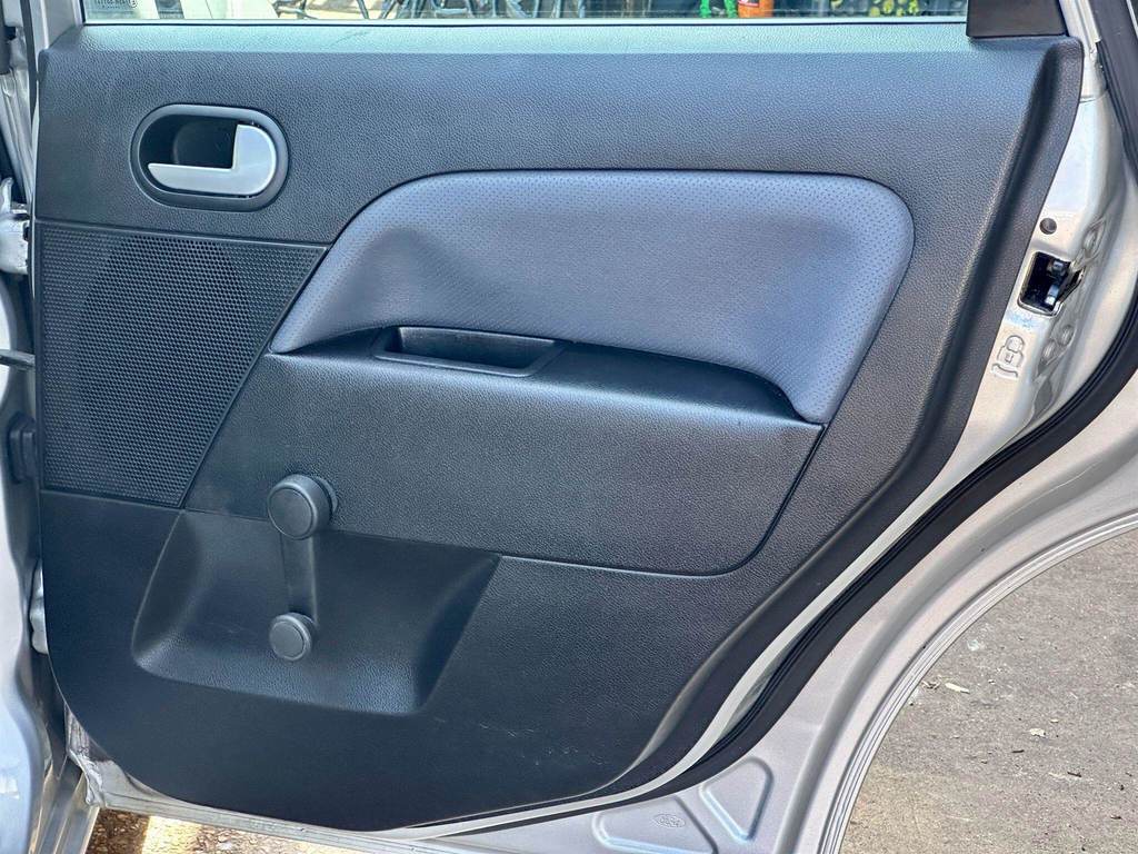 Ford Fiesta Ghia Silver #24