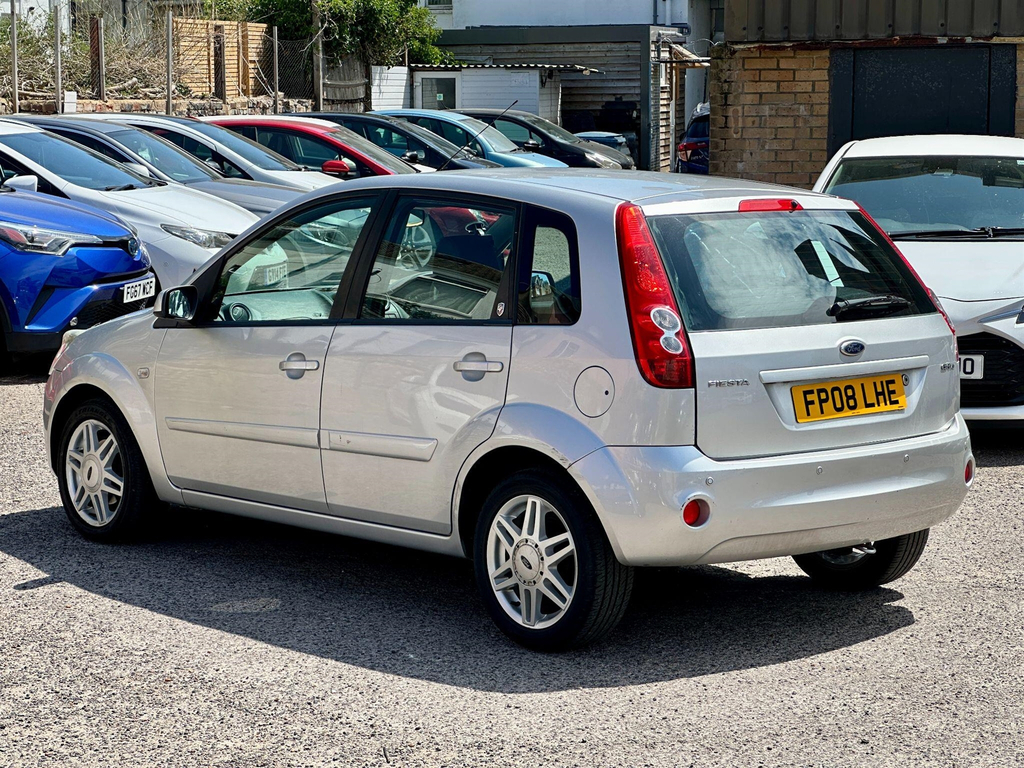 Ford Fiesta Ghia Silver #4