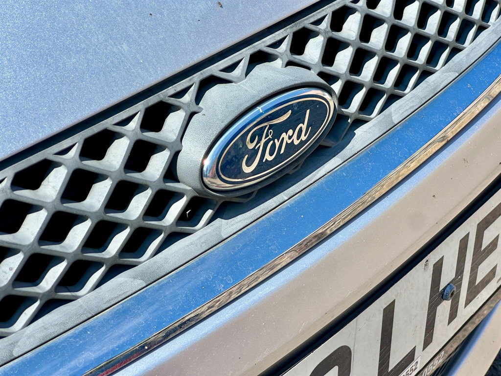 Ford Fiesta Ghia Silver #38