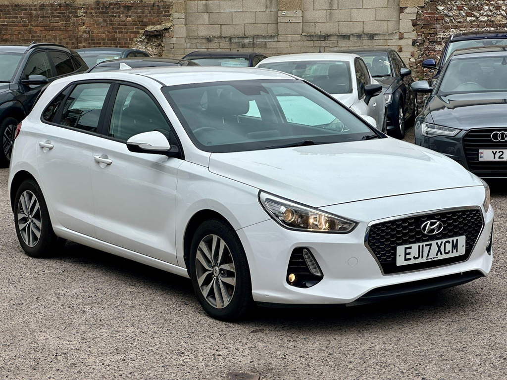Hyundai I30 Hatchback White #5