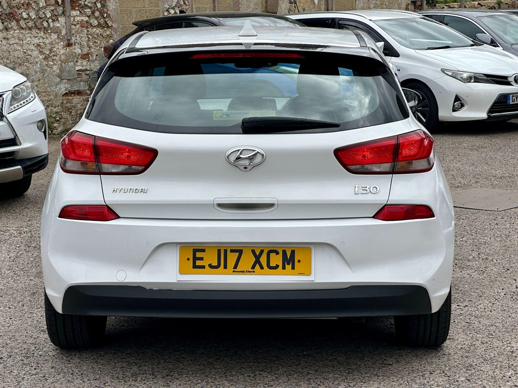 Hyundai I30 Hatchback White #6