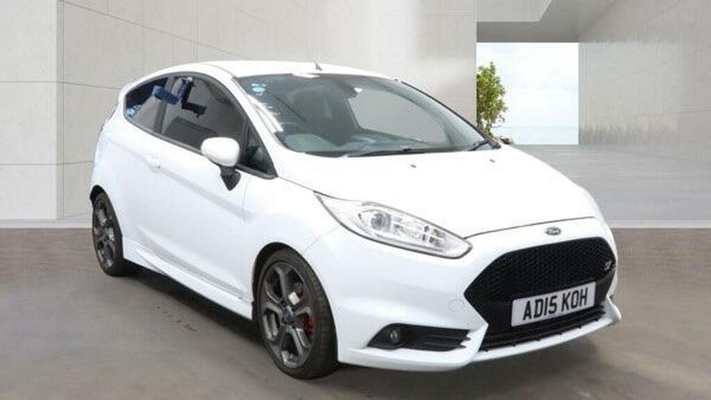 Ford Fiesta Hatchback 1.6T Ecoboost St-3 Euro 6 201515 White