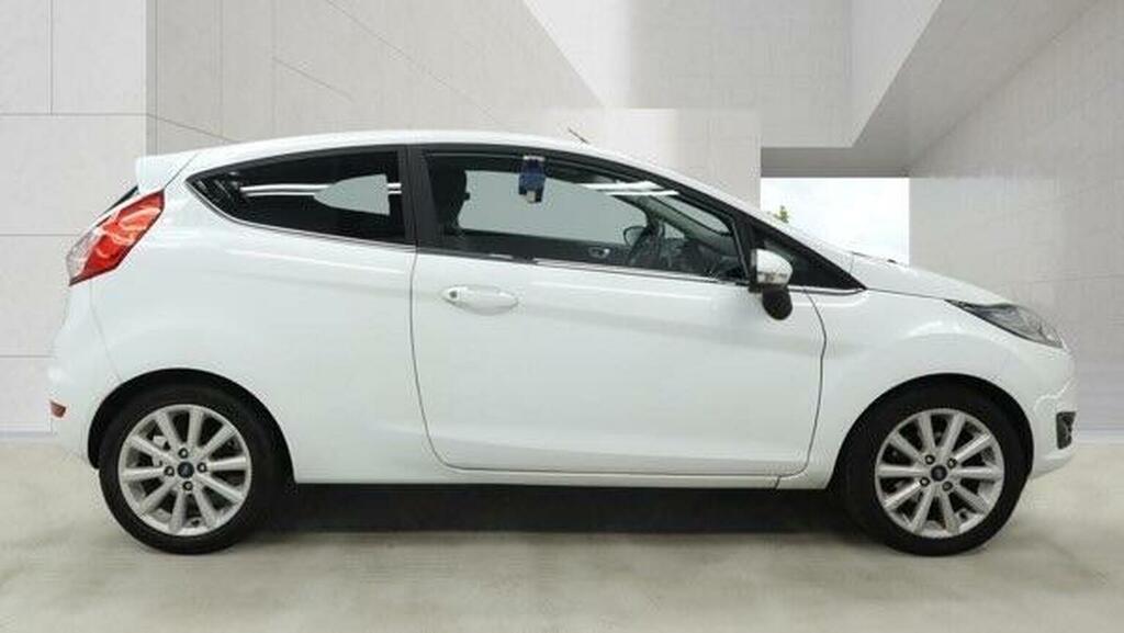 Ford Fiesta 1.0T Ecoboost Titanium Euro 6 Ss White #2