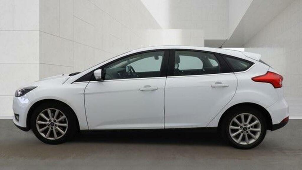 Ford Focus Hatchback 1.0T Ecoboost Titanium Euro 6 Ss BD18OXS White #6