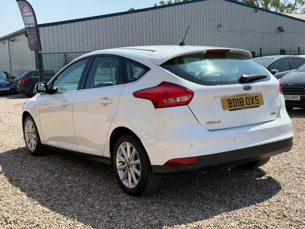 Ford Focus Hatchback 1.0T Ecoboost Titanium Euro 6 Ss White #4