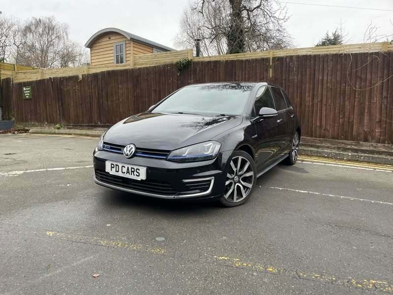 Volkswagen Golf Gte Dsg Black #2