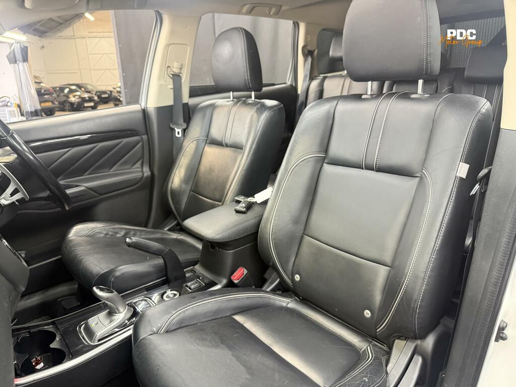 Mitsubishi Outlander Hybrid Red #57