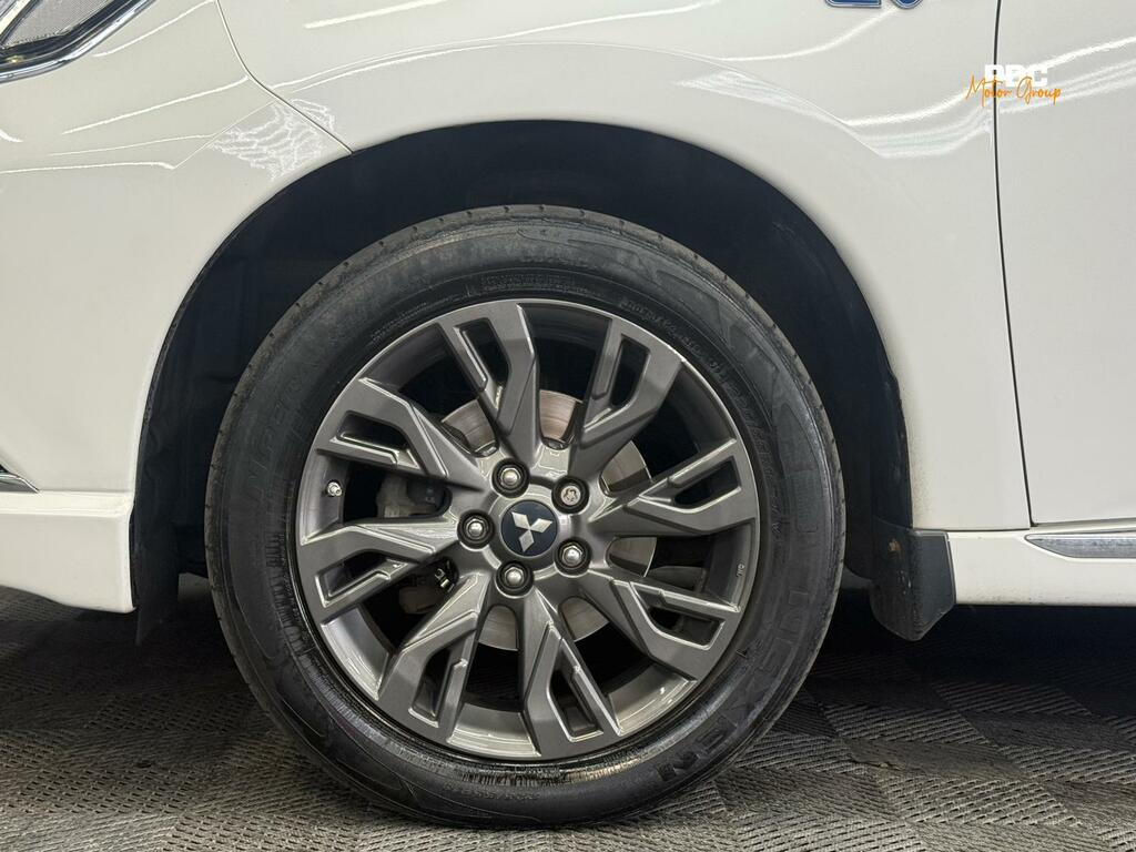 Mitsubishi Outlander Hybrid Red #24