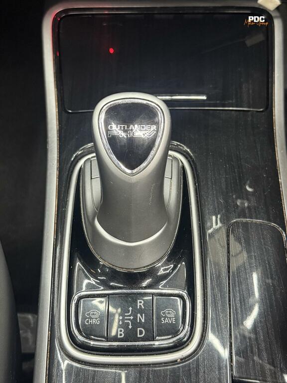 Mitsubishi Outlander Hybrid Red #16