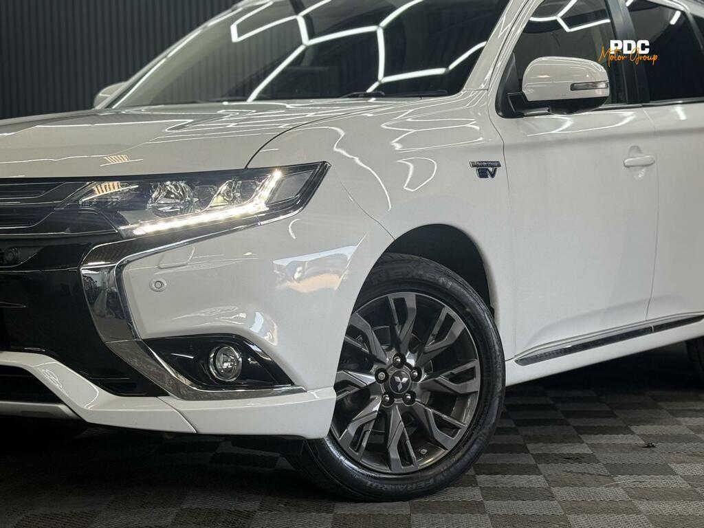 Mitsubishi Outlander Hybrid Red #27