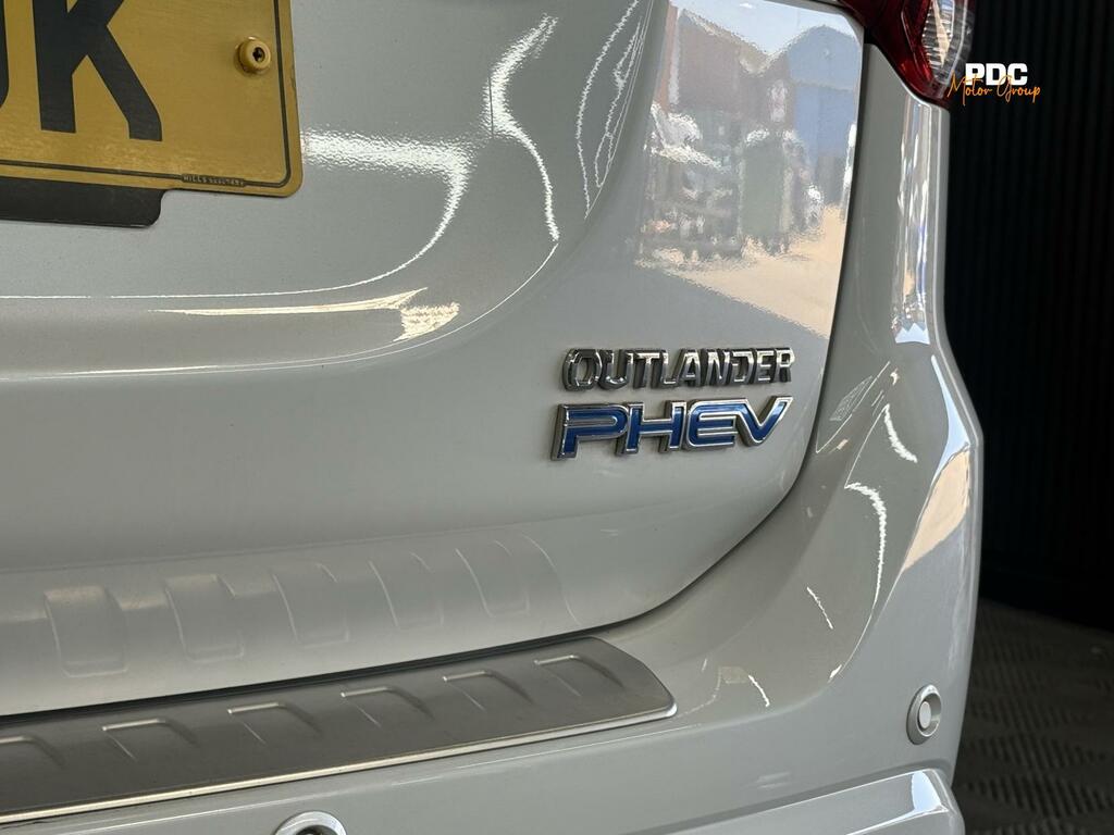 Mitsubishi Outlander Hybrid Red #8