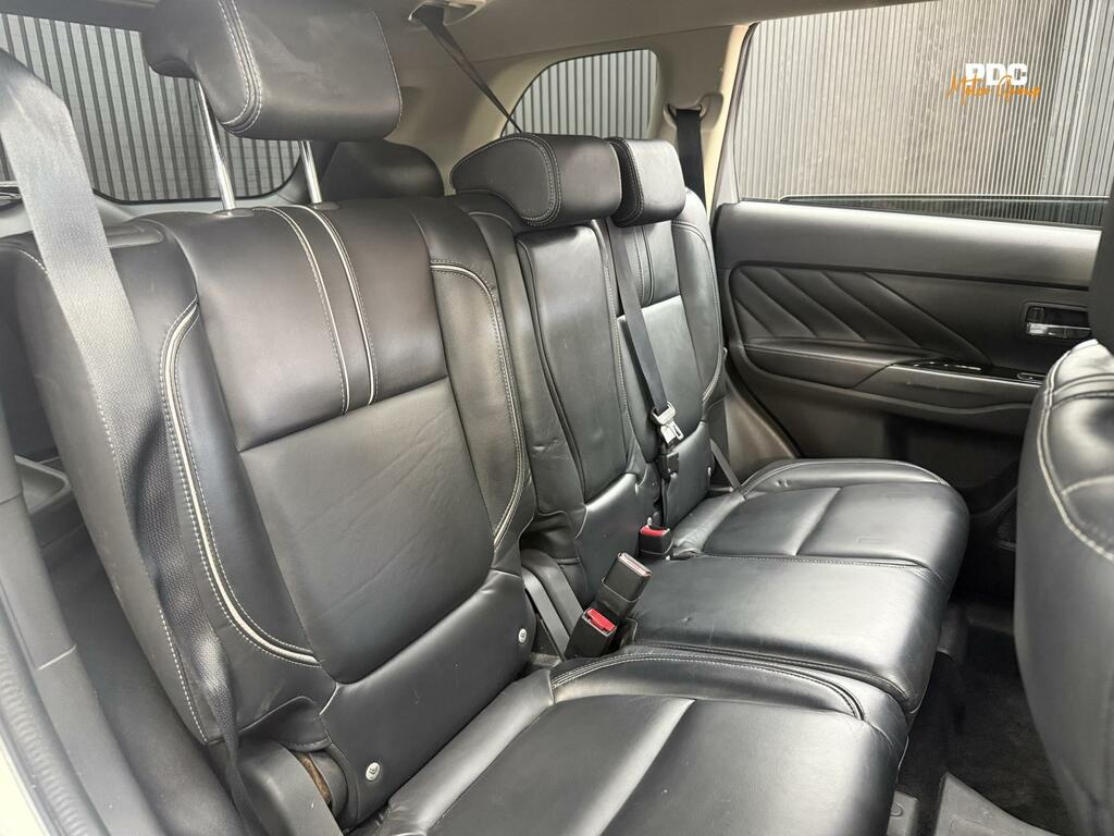 Mitsubishi Outlander Hybrid Red #54