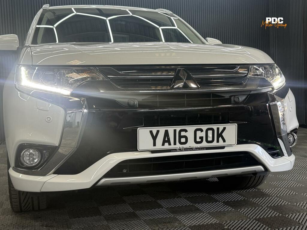 Mitsubishi Outlander Hybrid Red #32