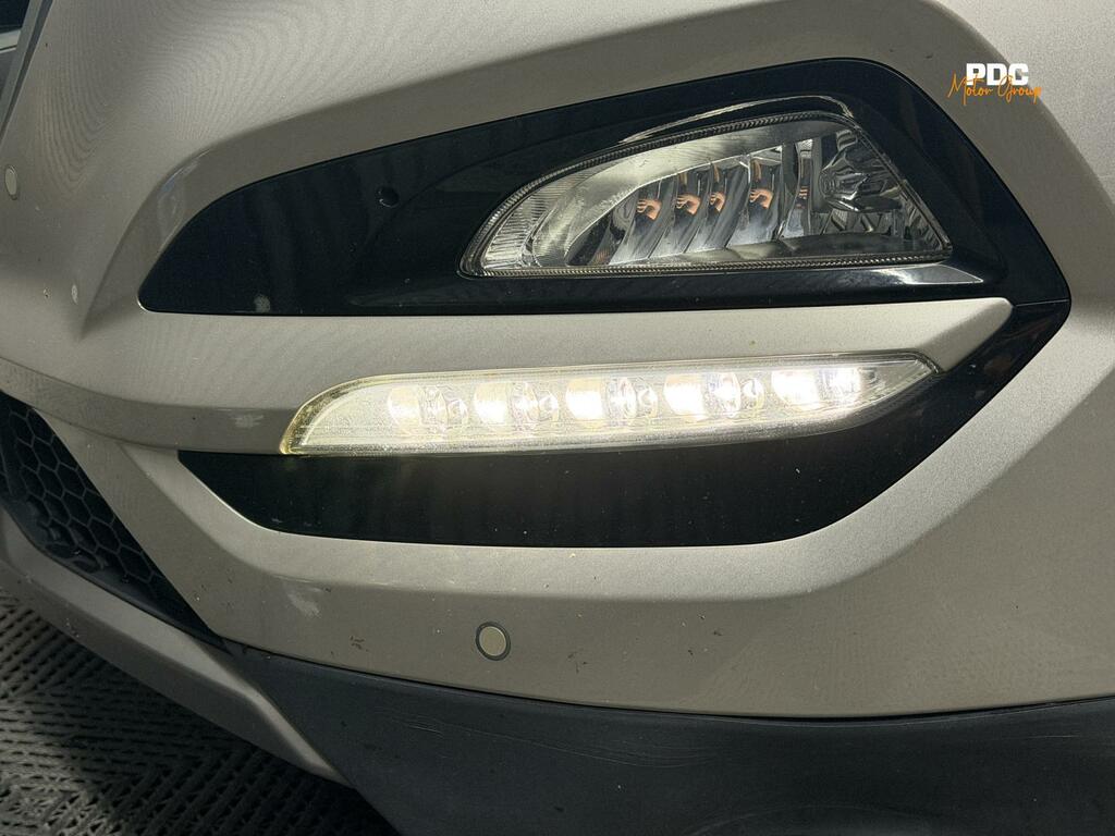 Hyundai Tucson Premium White #6