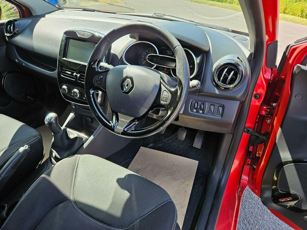 Renault Clio Hatchback 1.2 16V Dynamique Medianav Euro 5 2 HK13HCA Black #2