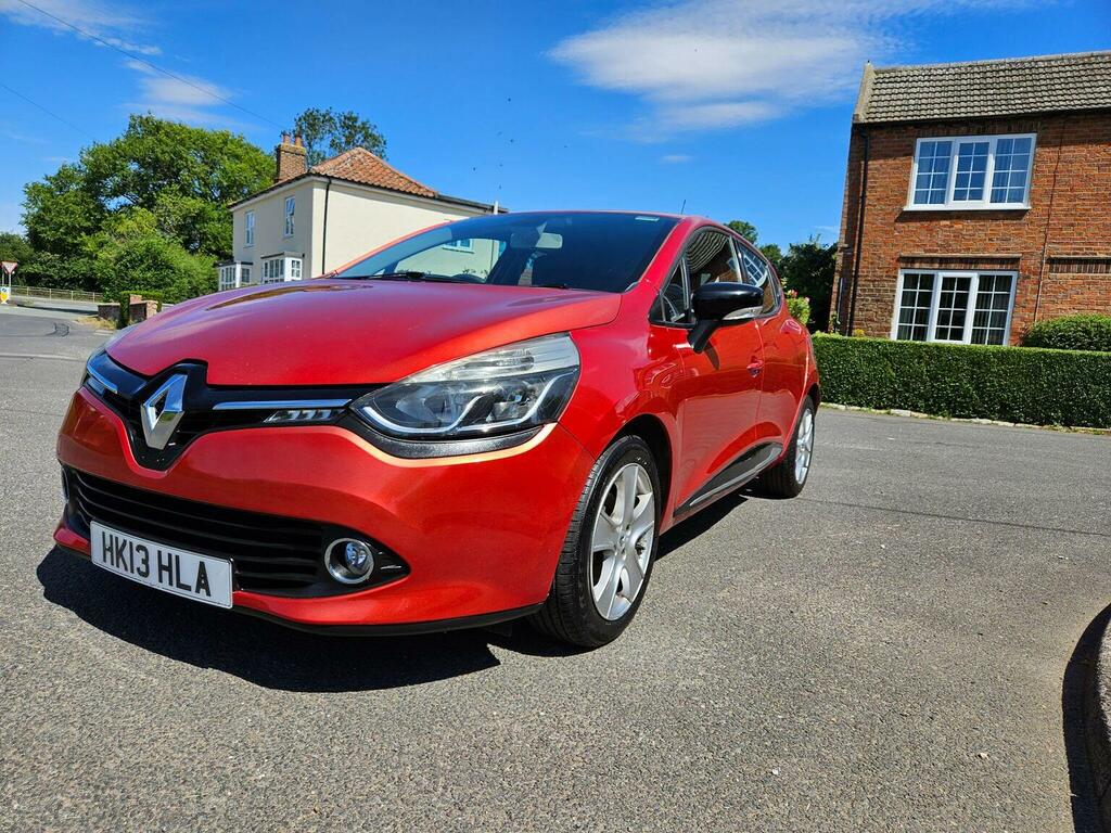 Renault Clio Hatchback 1.2 16V Dynamique Medianav Euro 5 2 HK13HCA Black #4